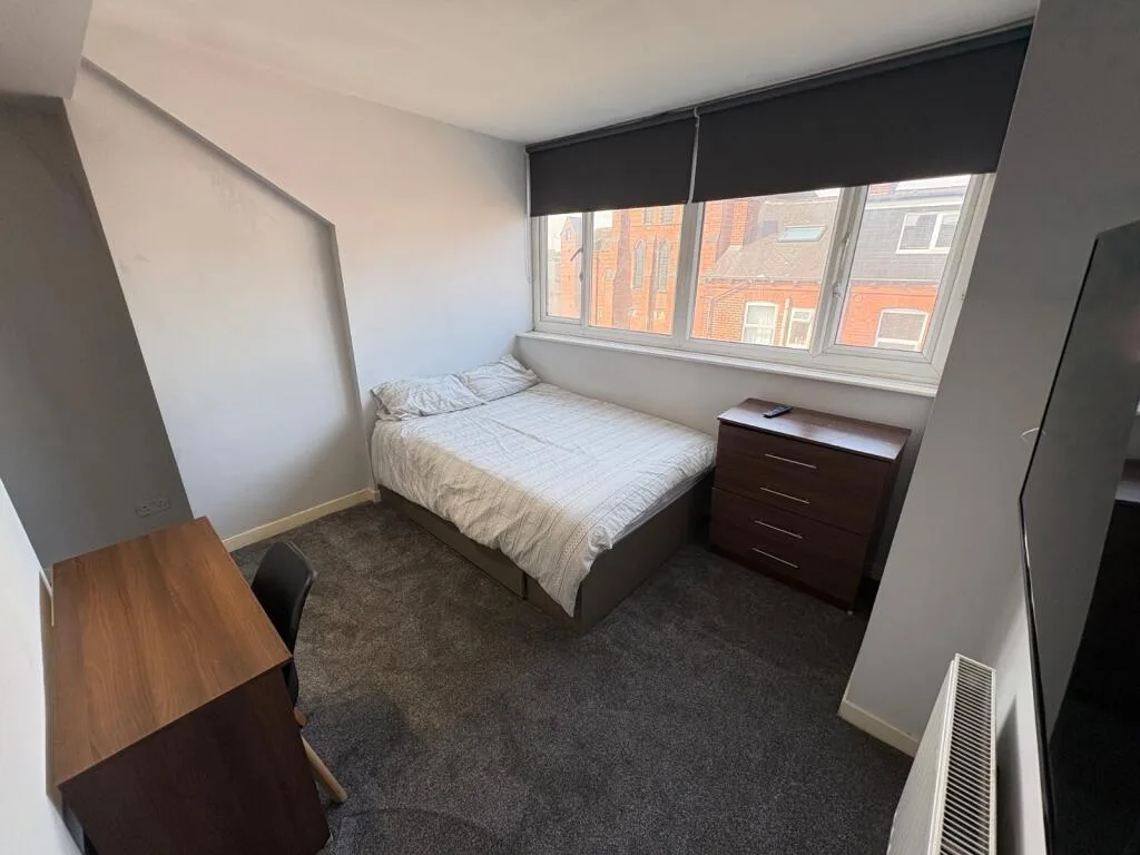 5 bedroom terraced house for rent