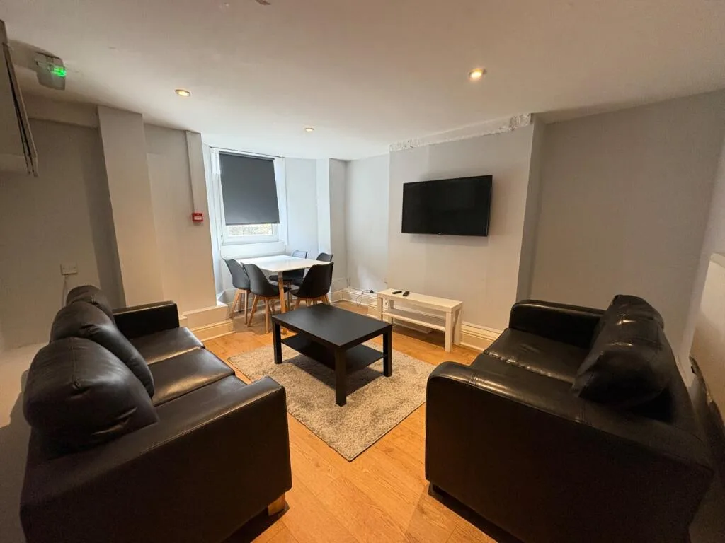 5 bedroom terraced house for rent
