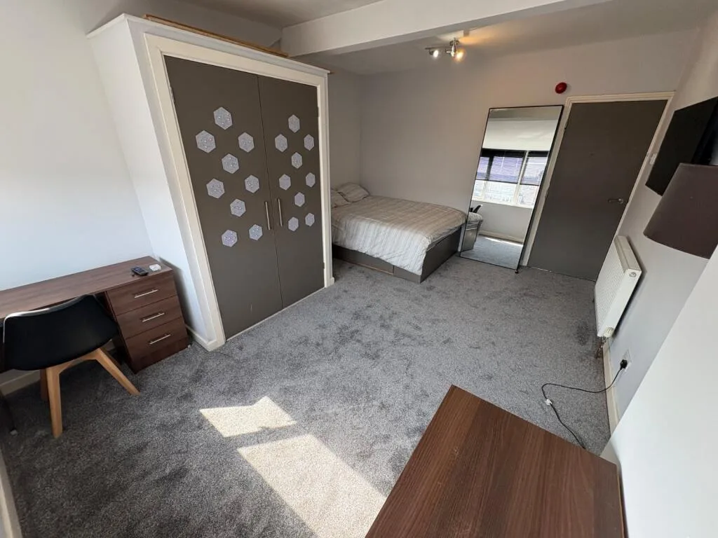 5 bedroom terraced house for rent