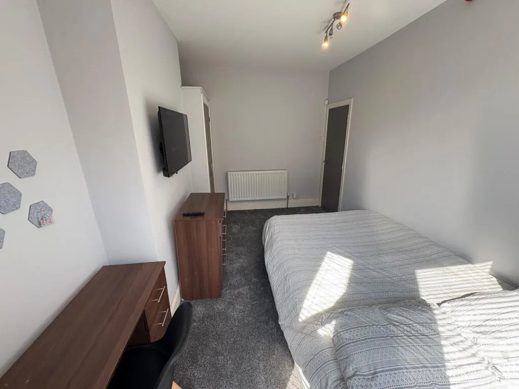 5 bedroom terraced house for rent