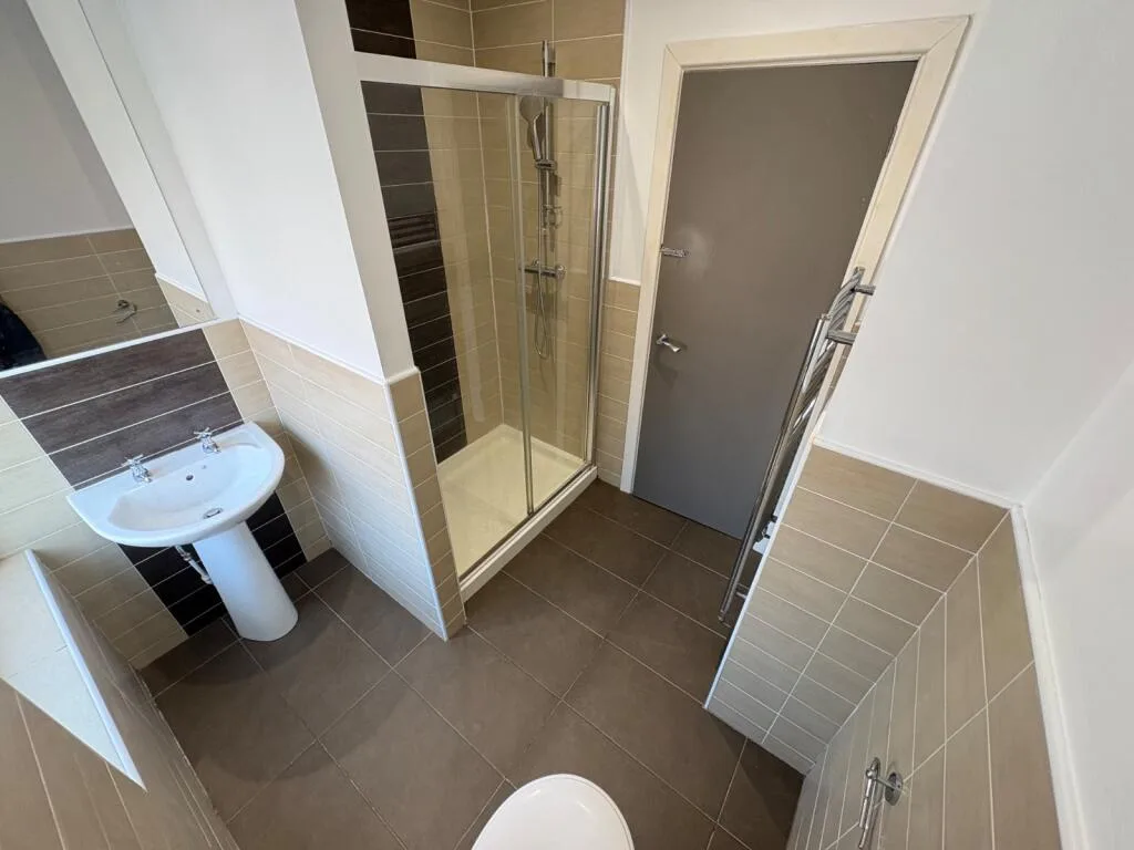 5 bedroom terraced house for rent
