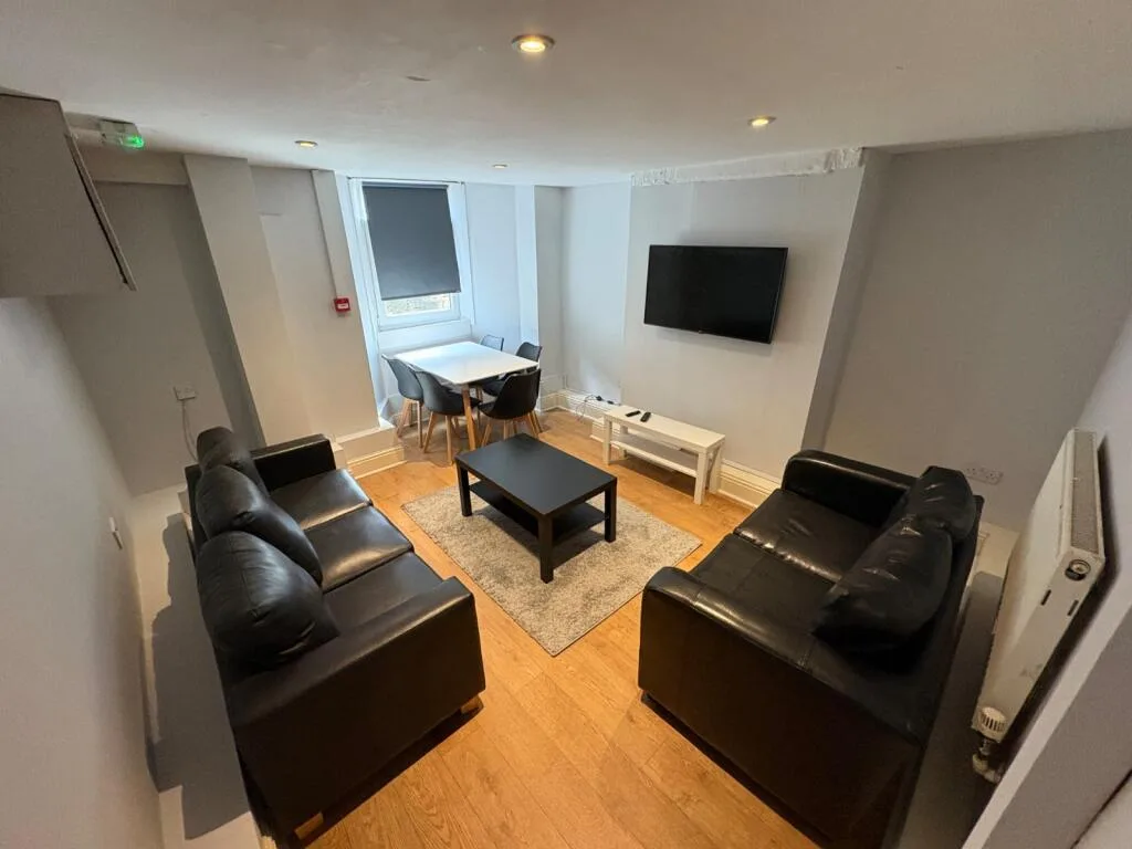 5 bedroom terraced house for rent