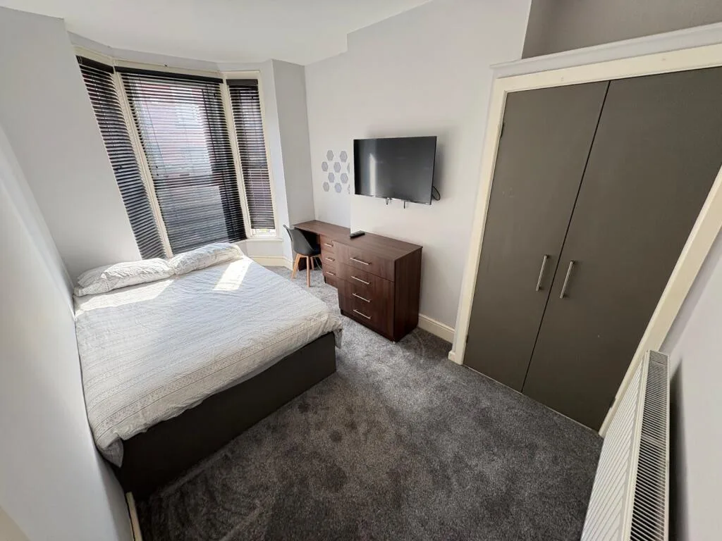 5 bedroom terraced house for rent