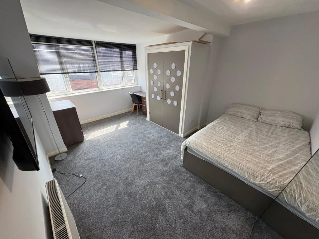 5 bedroom terraced house for rent