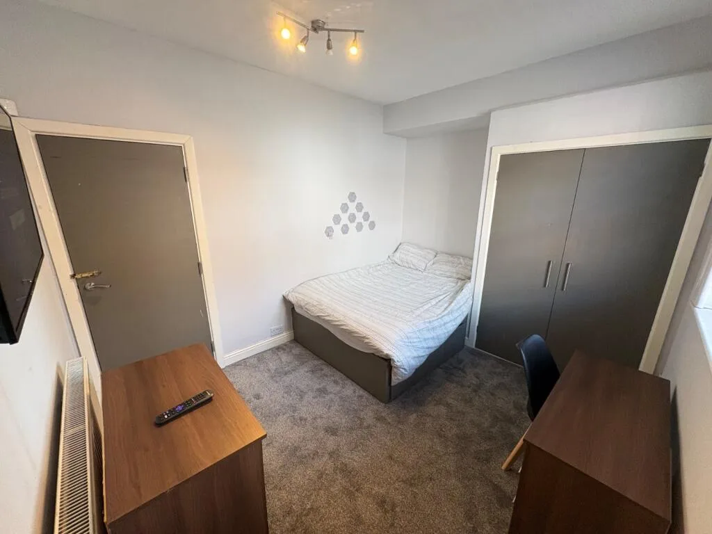 5 bedroom terraced house for rent