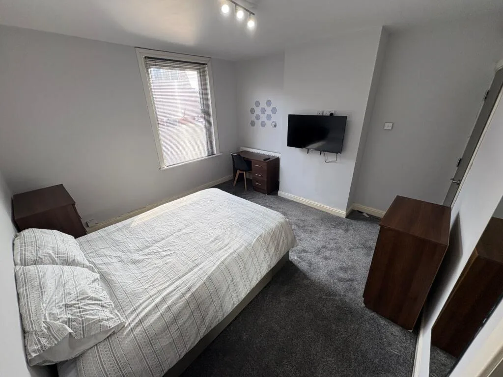 5 bedroom terraced house for rent