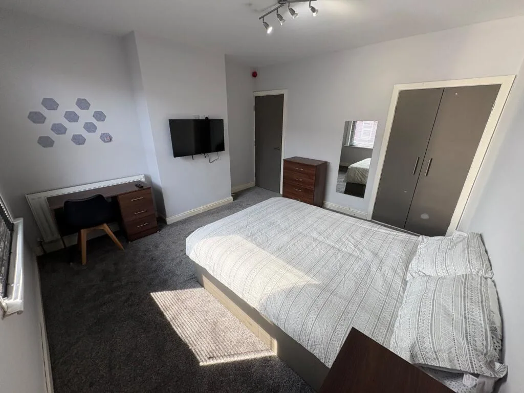 5 bedroom terraced house for rent