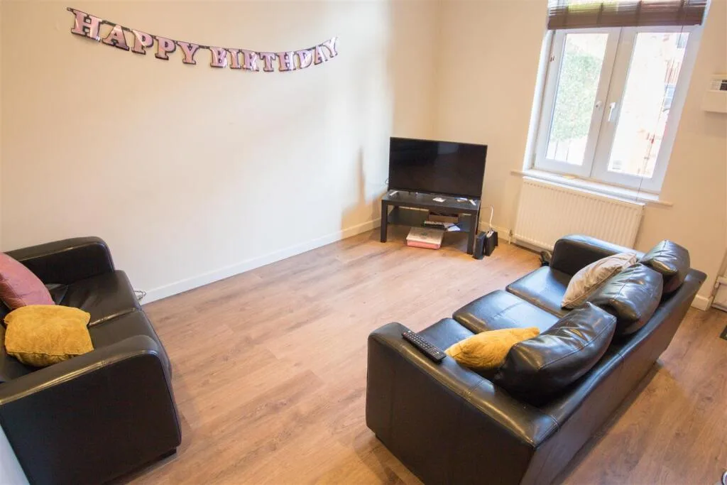 5 bedroom terraced house for rent