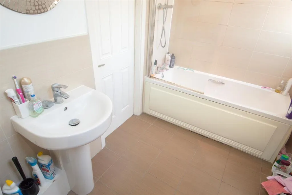 5 bedroom terraced house for rent
