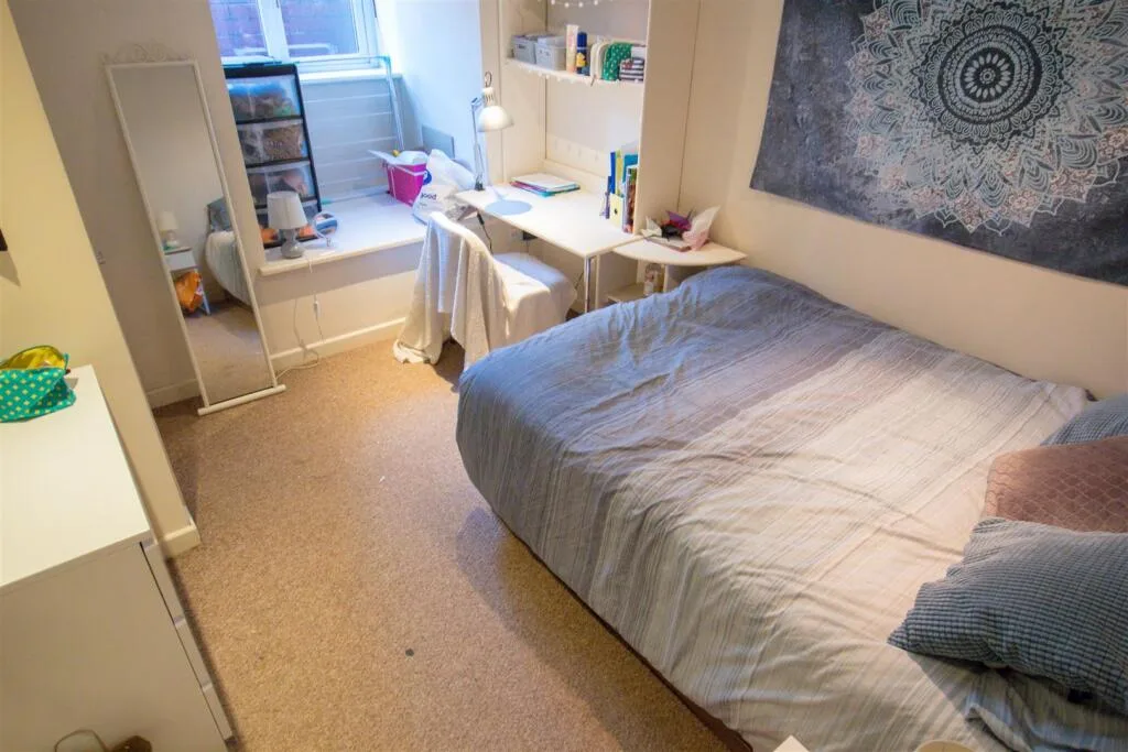 5 bedroom terraced house for rent