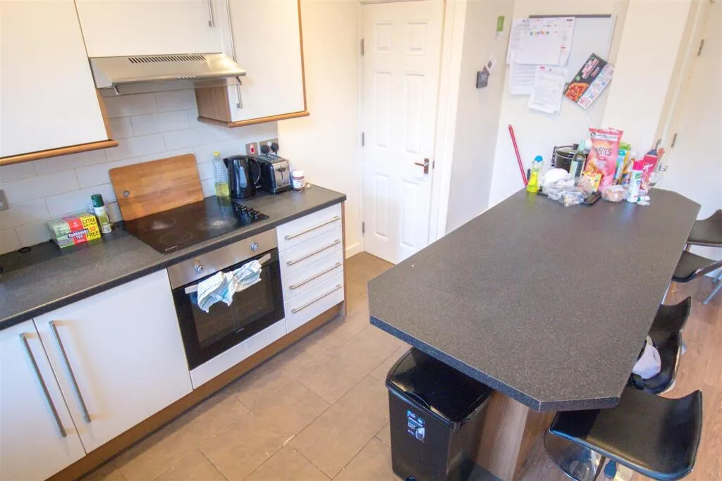 5 bedroom terraced house for rent