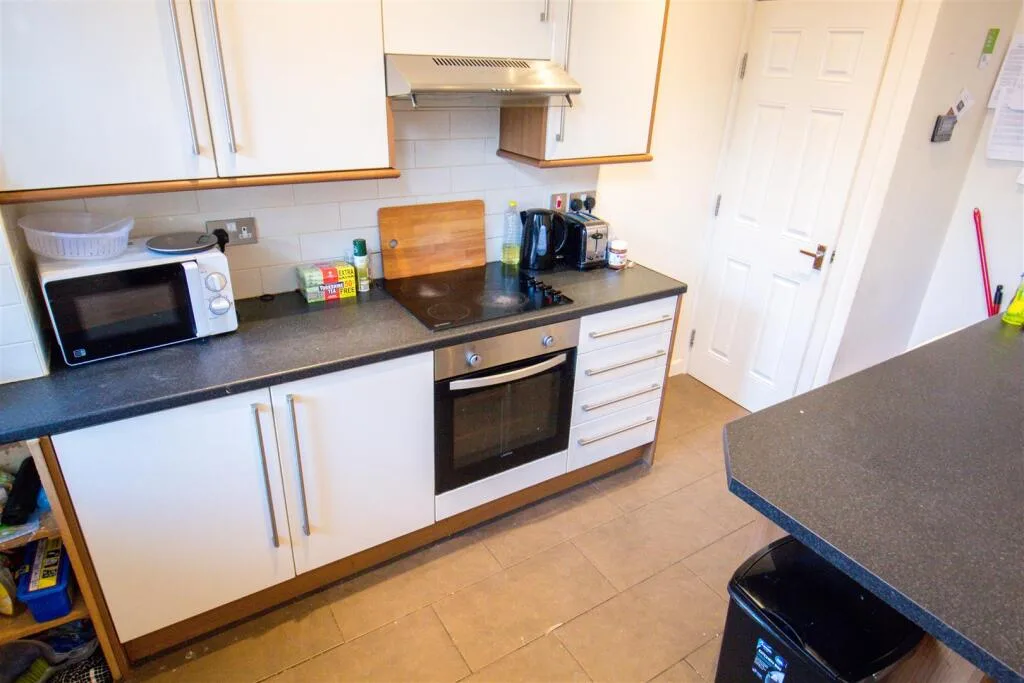 5 bedroom terraced house for rent