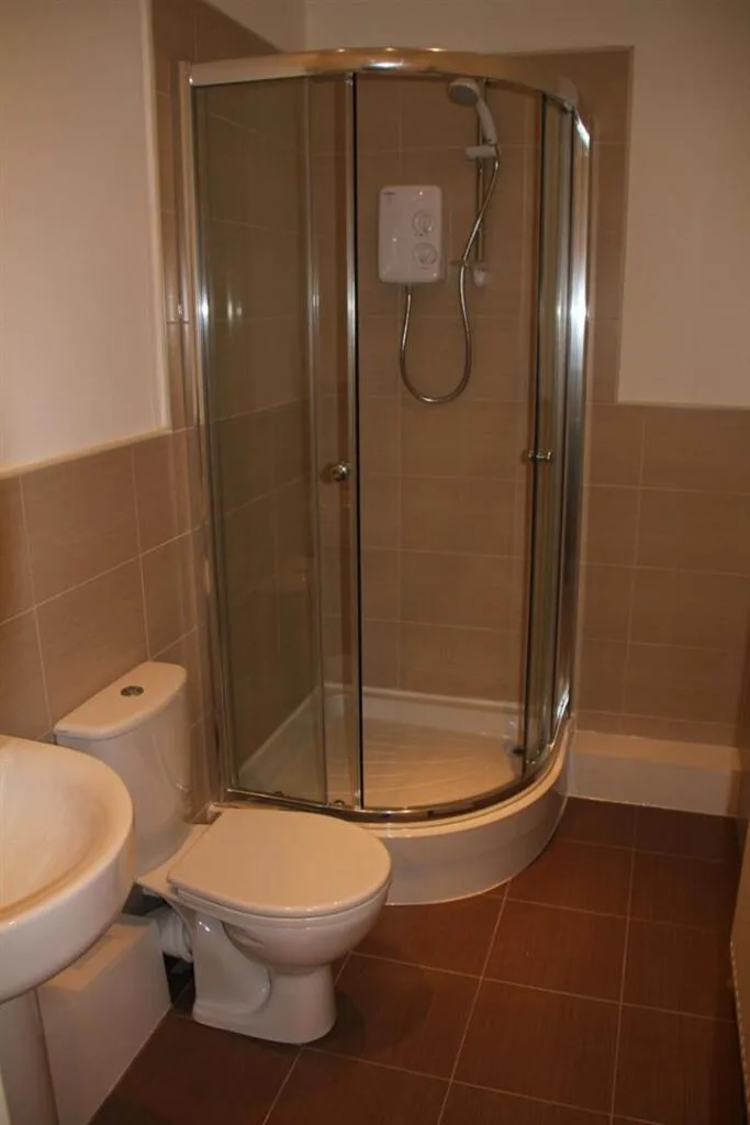 5 bedroom terraced house for rent