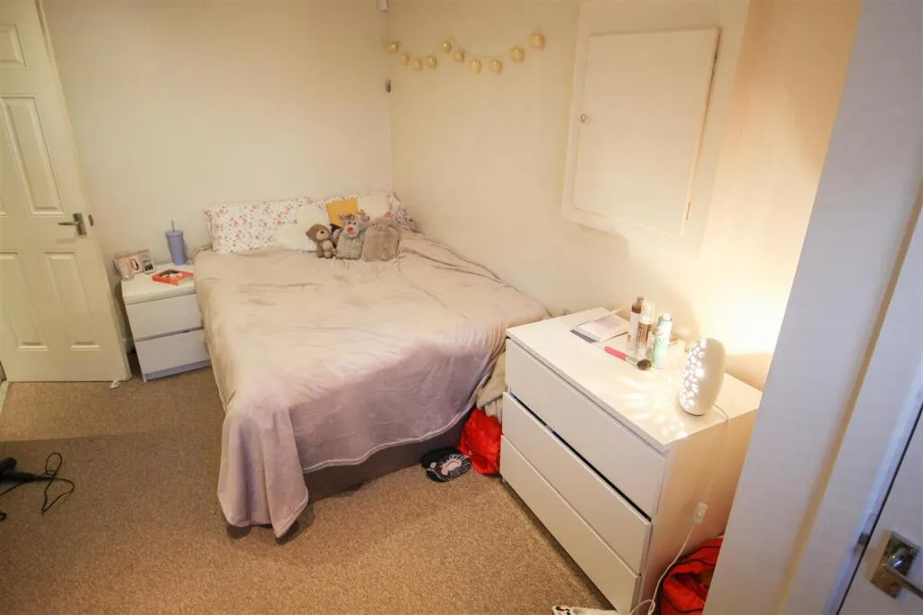 5 bedroom terraced house for rent