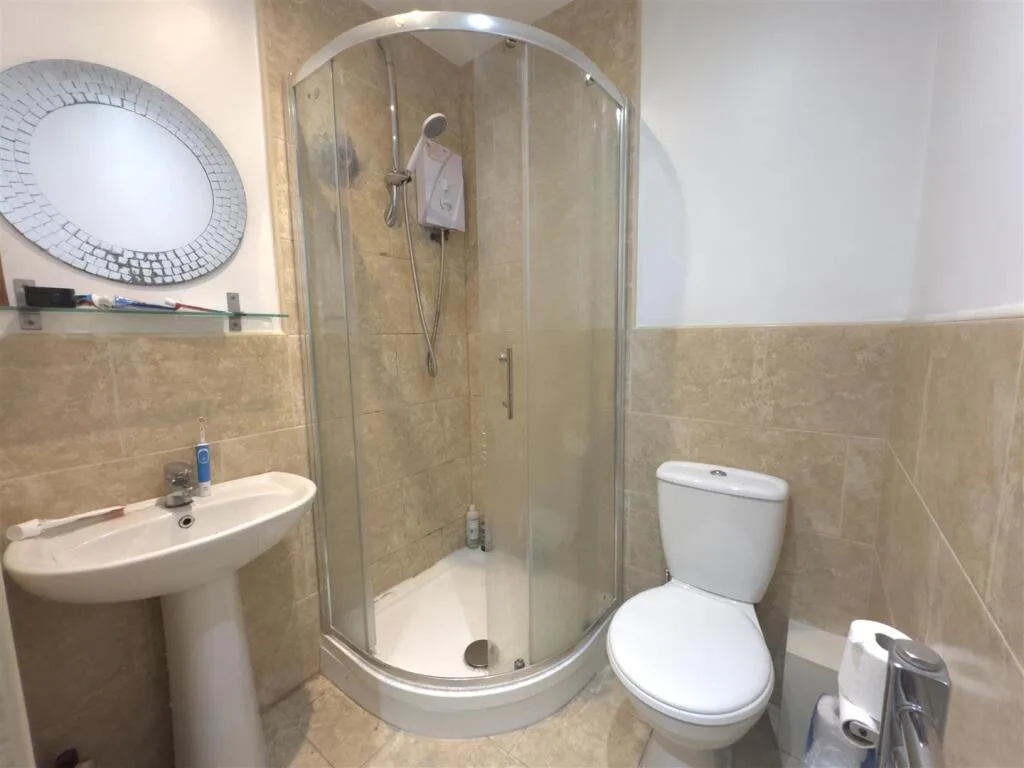 5 bedroom terraced house for rent