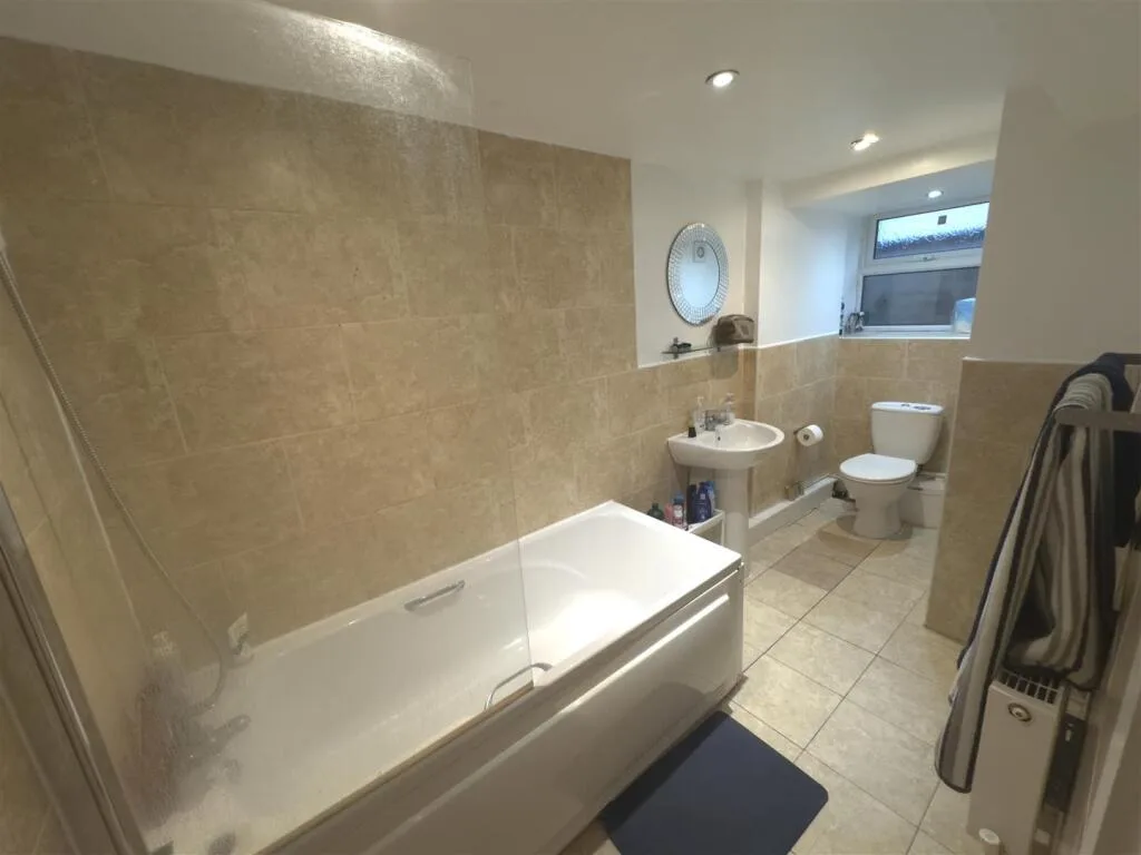 5 bedroom terraced house for rent