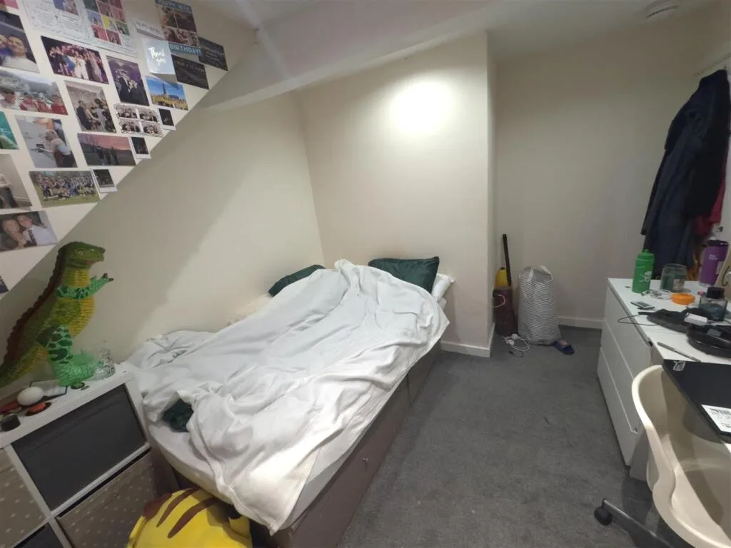 5 bedroom terraced house for rent