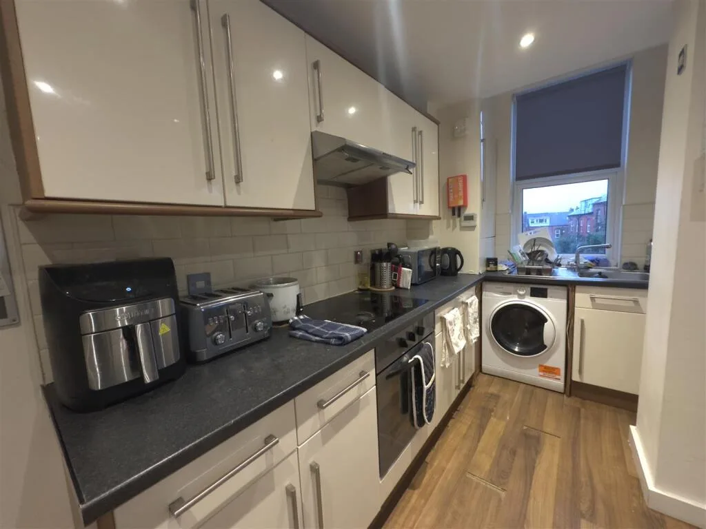 5 bedroom terraced house for rent