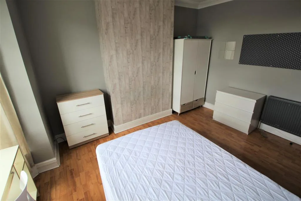 5 bedroom terraced house for rent