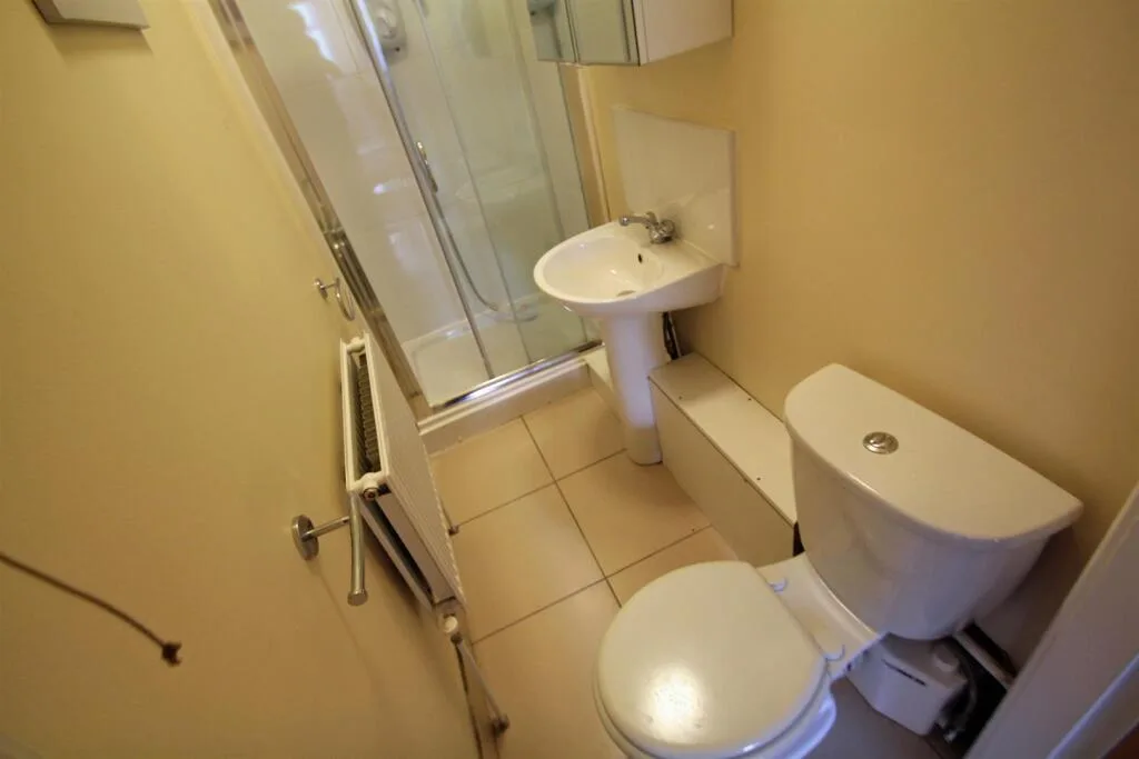 5 bedroom terraced house for rent