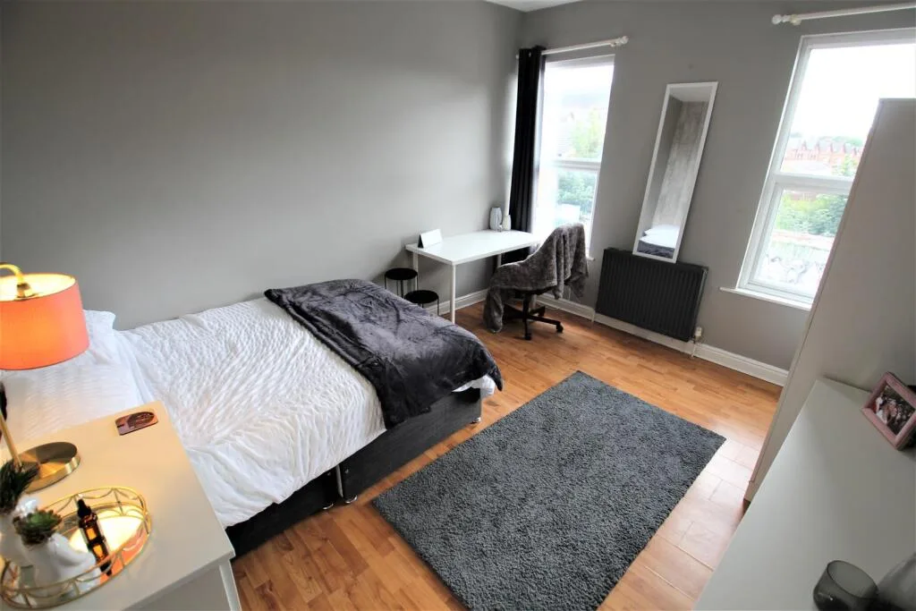 5 bedroom terraced house for rent