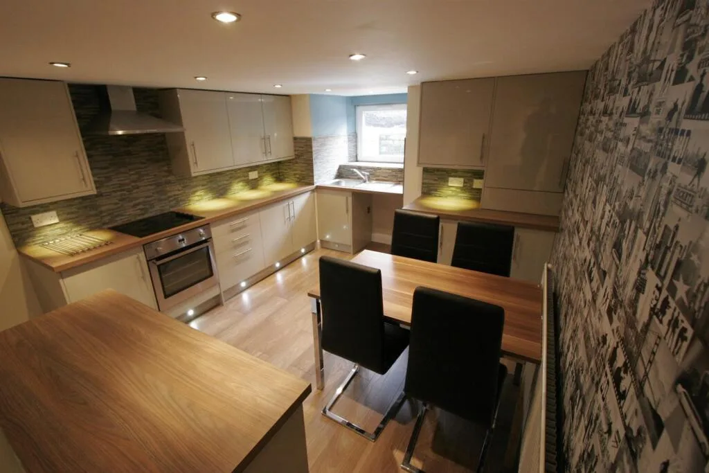 5 bedroom terraced house for rent