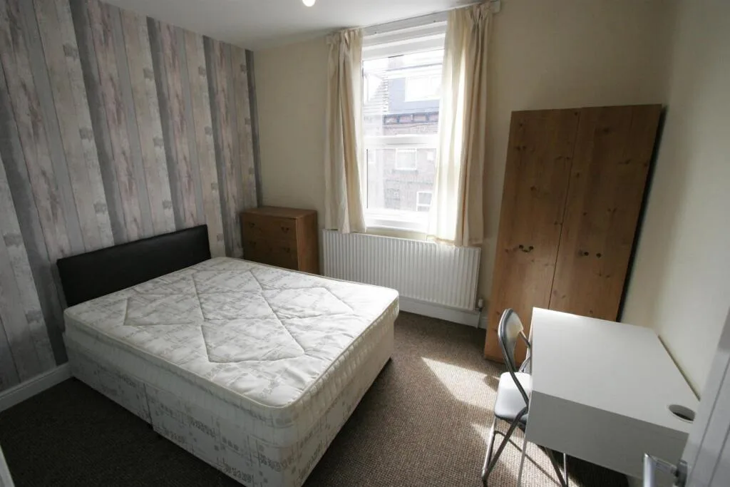 5 bedroom terraced house for rent