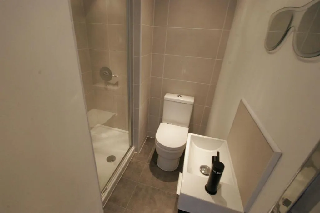 5 bedroom terraced house for rent