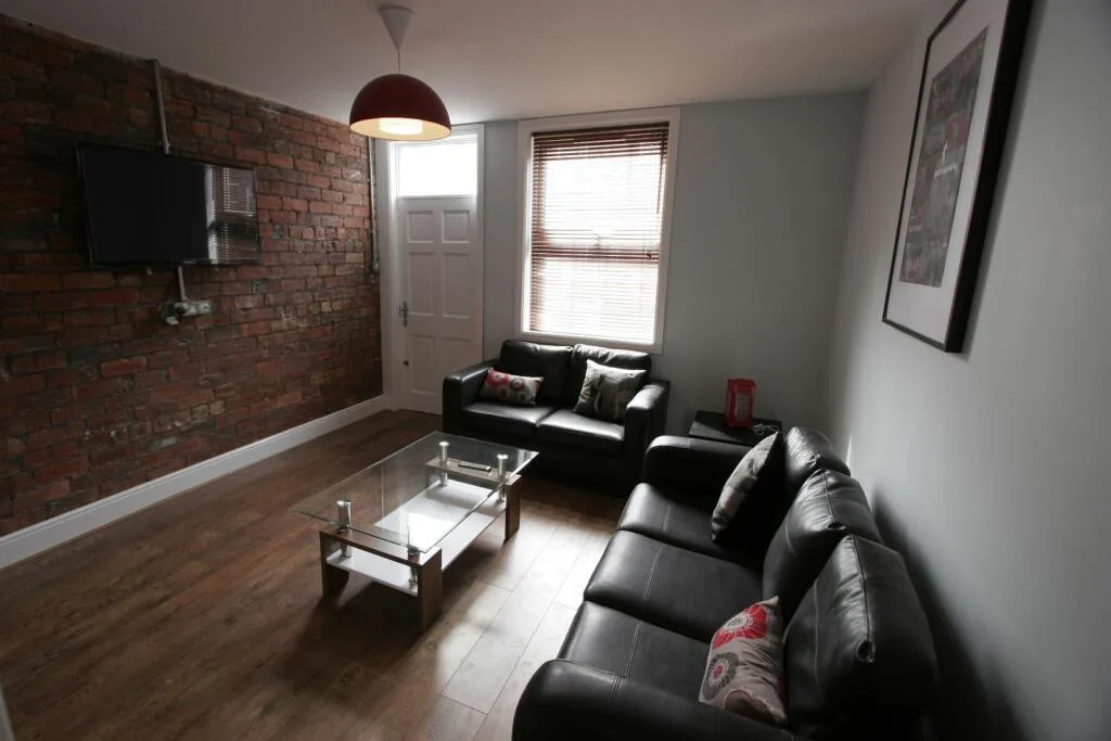 5 bedroom terraced house for rent
