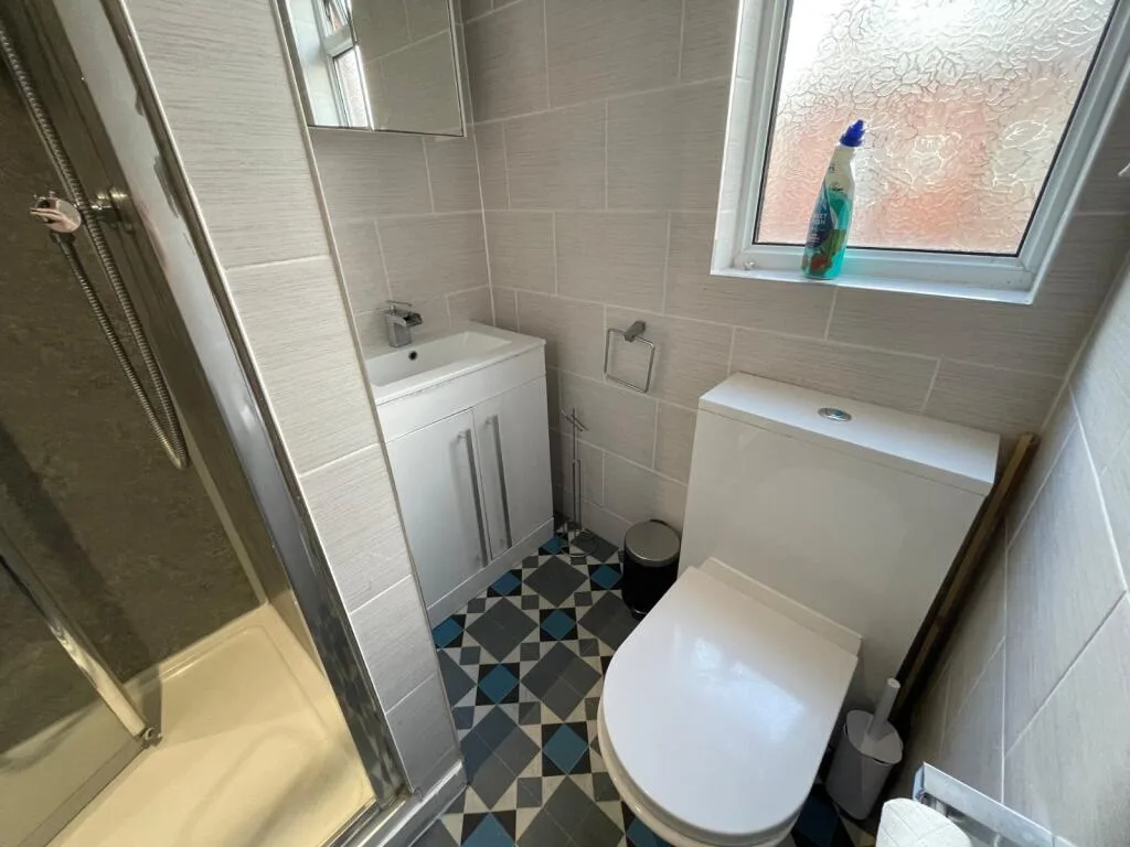 5 bedroom terraced house for rent