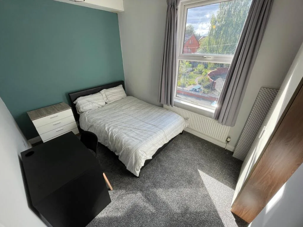 5 bedroom terraced house for rent