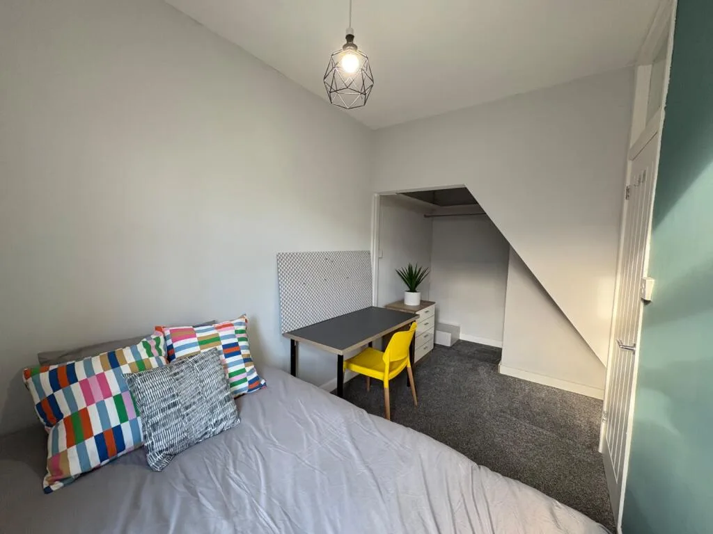 5 bedroom terraced house for rent