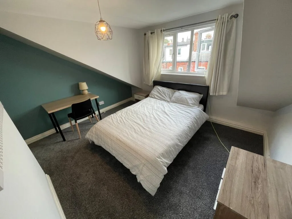 5 bedroom terraced house for rent