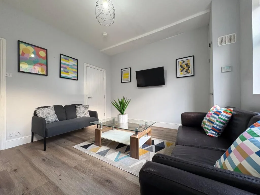 5 bedroom terraced house for rent