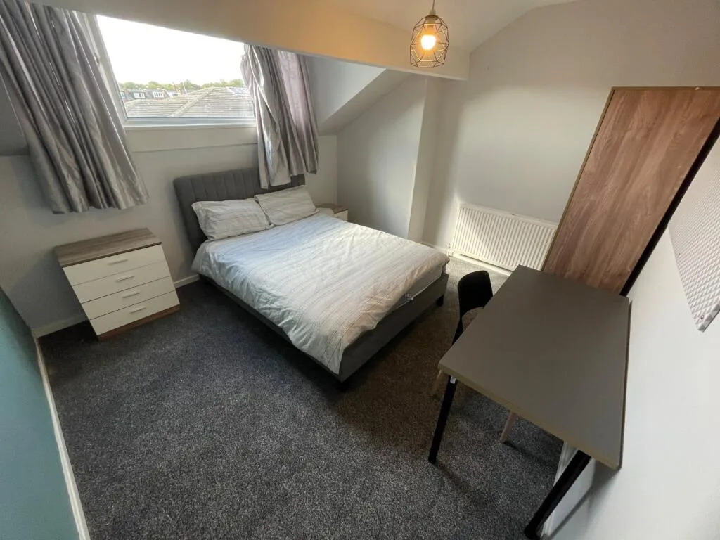 5 bedroom terraced house for rent