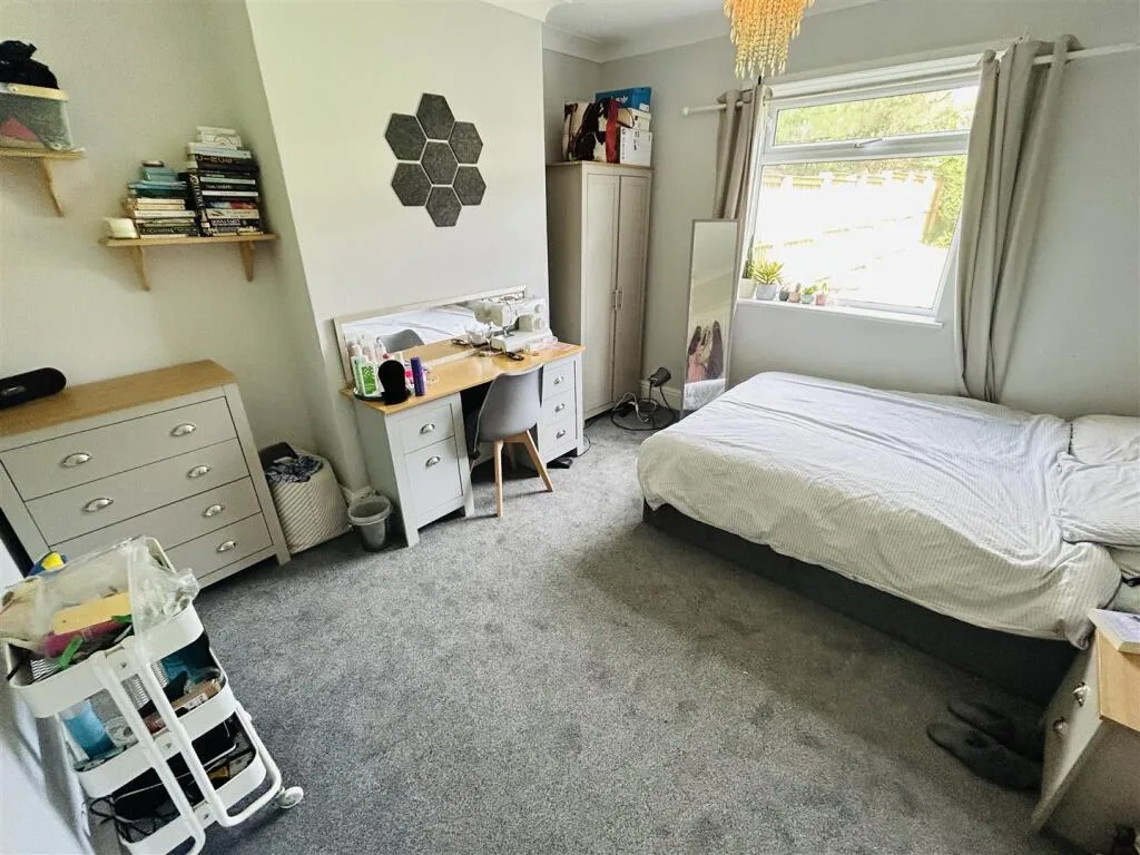 4 bedroom semi-detached house for rent