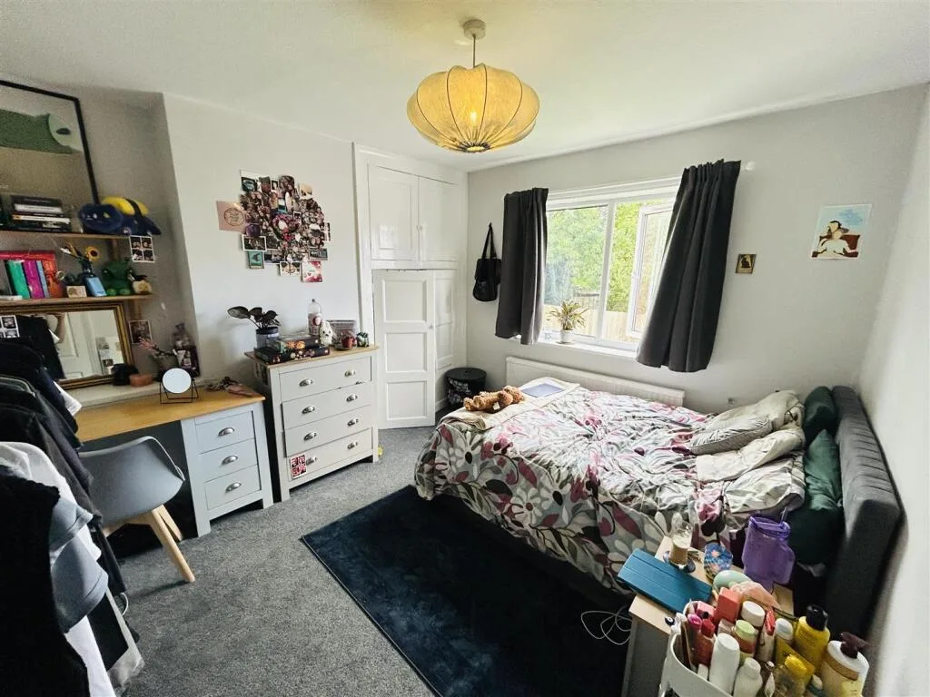 4 bedroom semi-detached house for rent