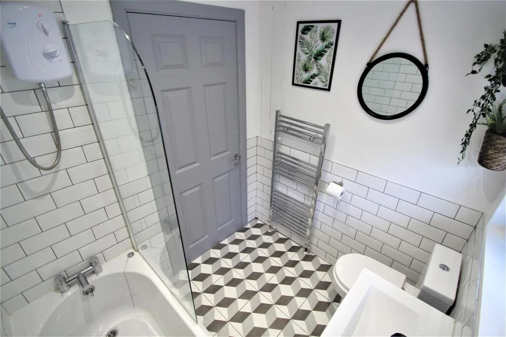 4 bedroom semi-detached house for rent