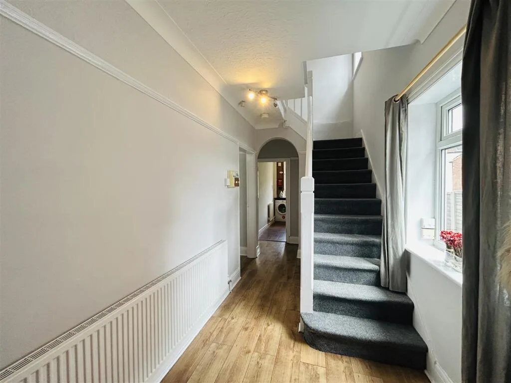 4 bedroom semi-detached house for rent