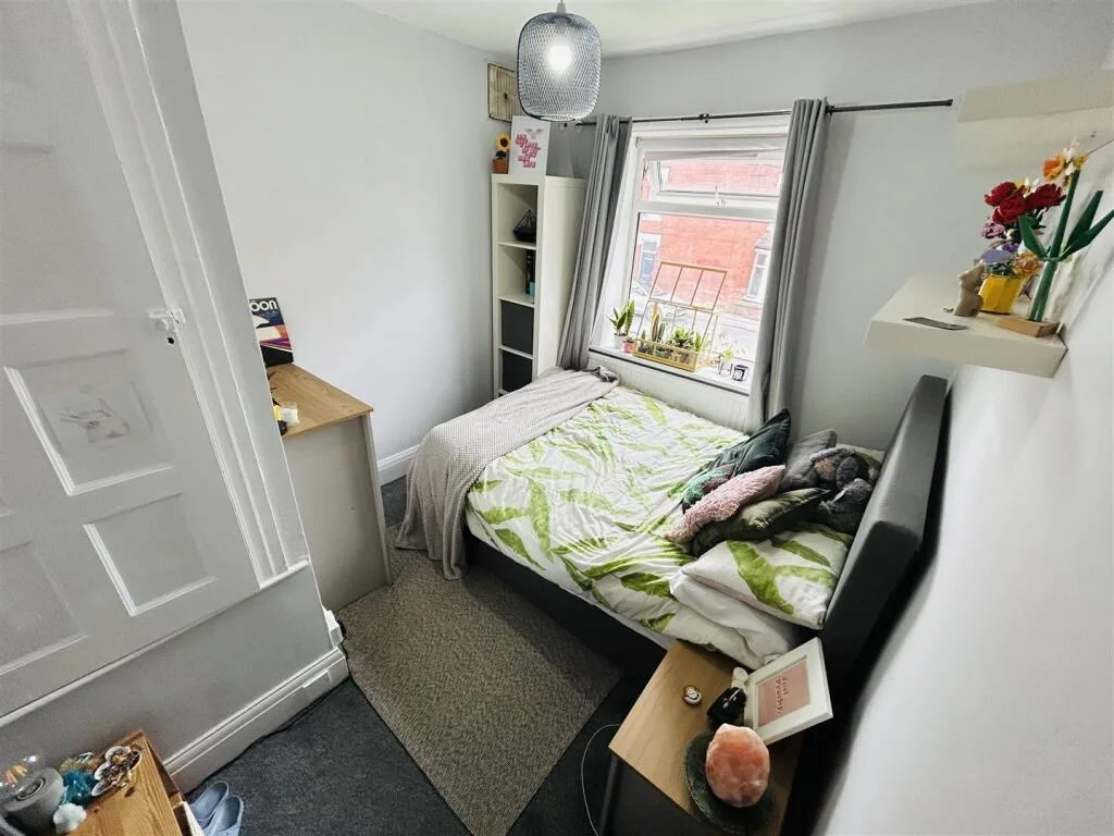 4 bedroom semi-detached house for rent