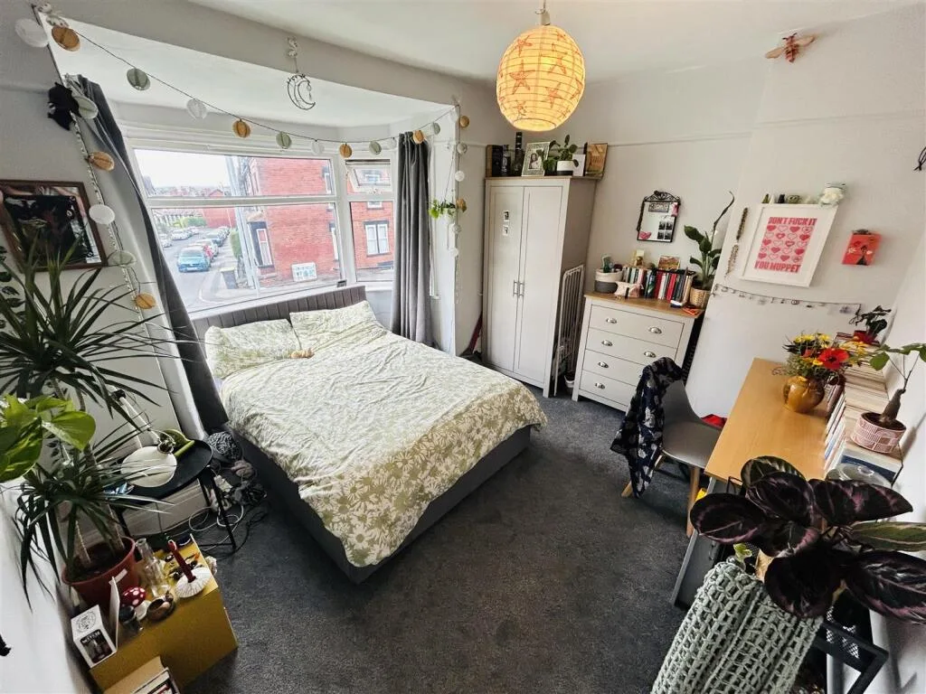 4 bedroom semi-detached house for rent