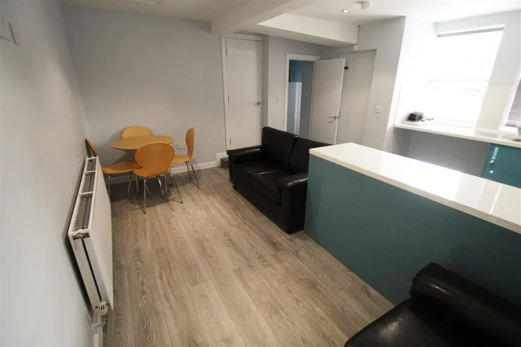 4 bedroom terraced house for rent