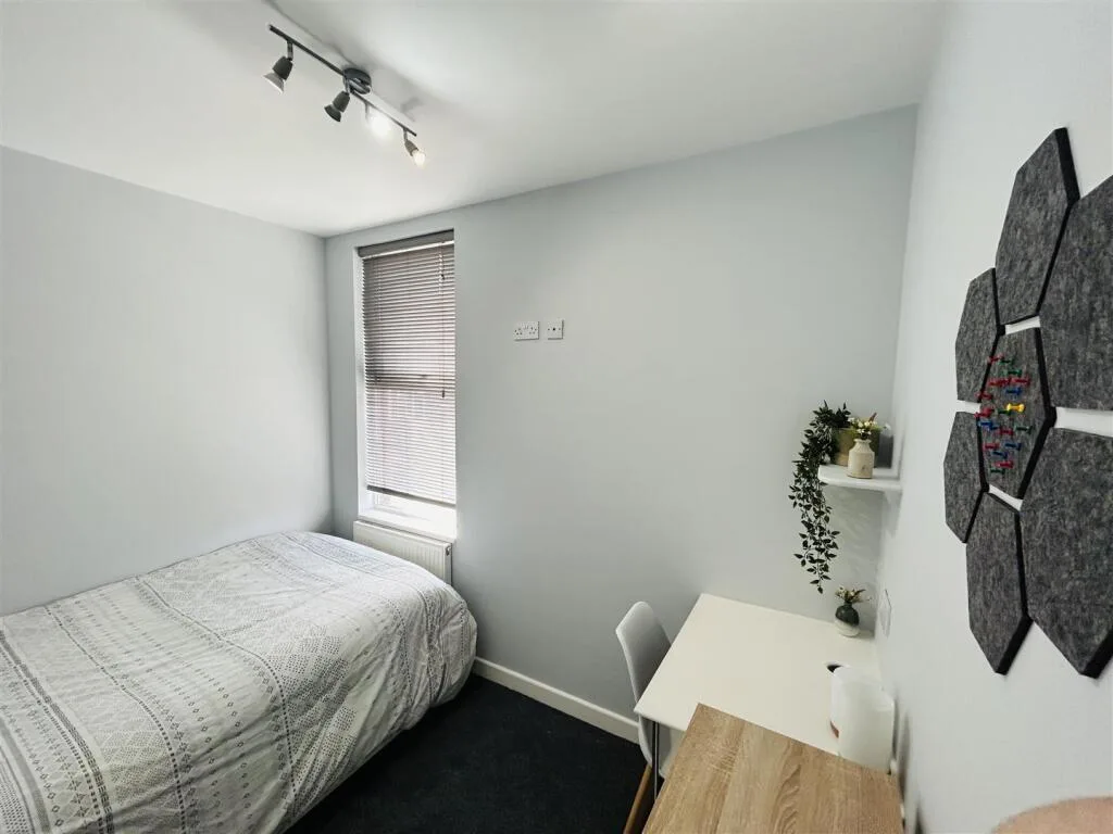 4 bedroom terraced house for rent