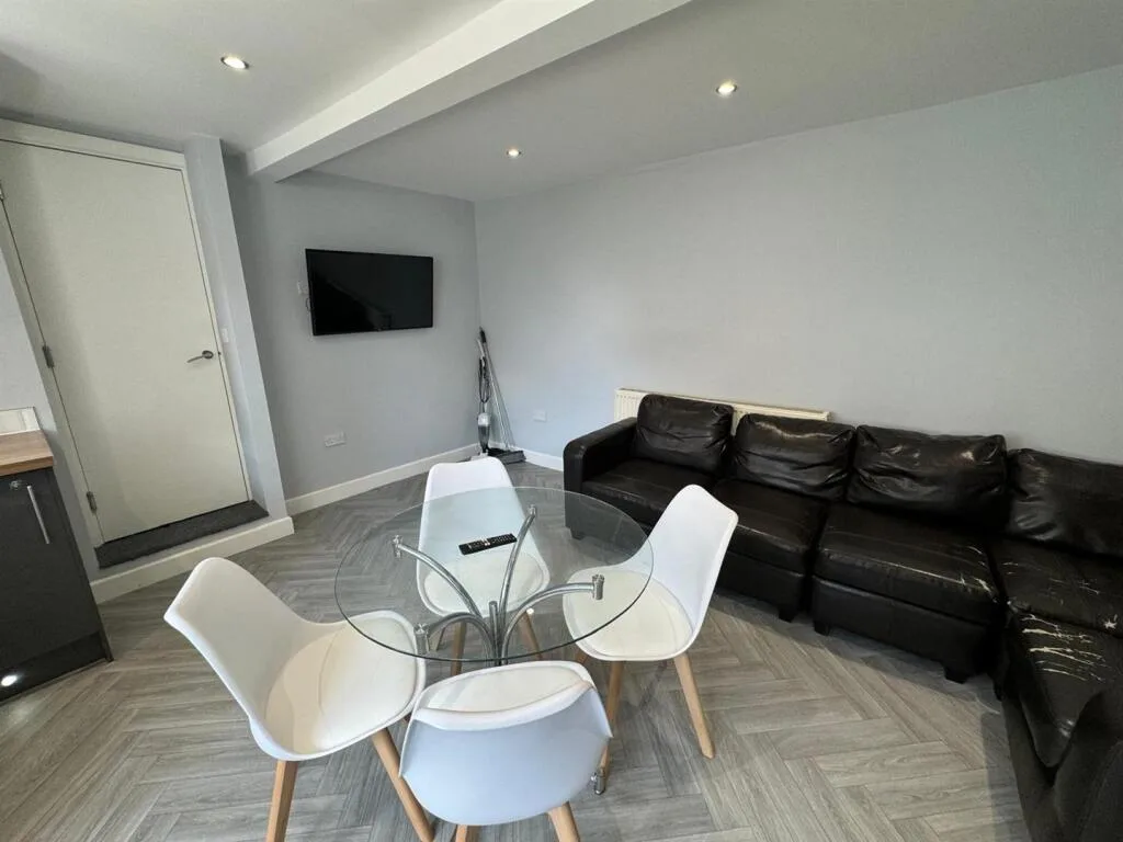 4 bedroom terraced house for rent