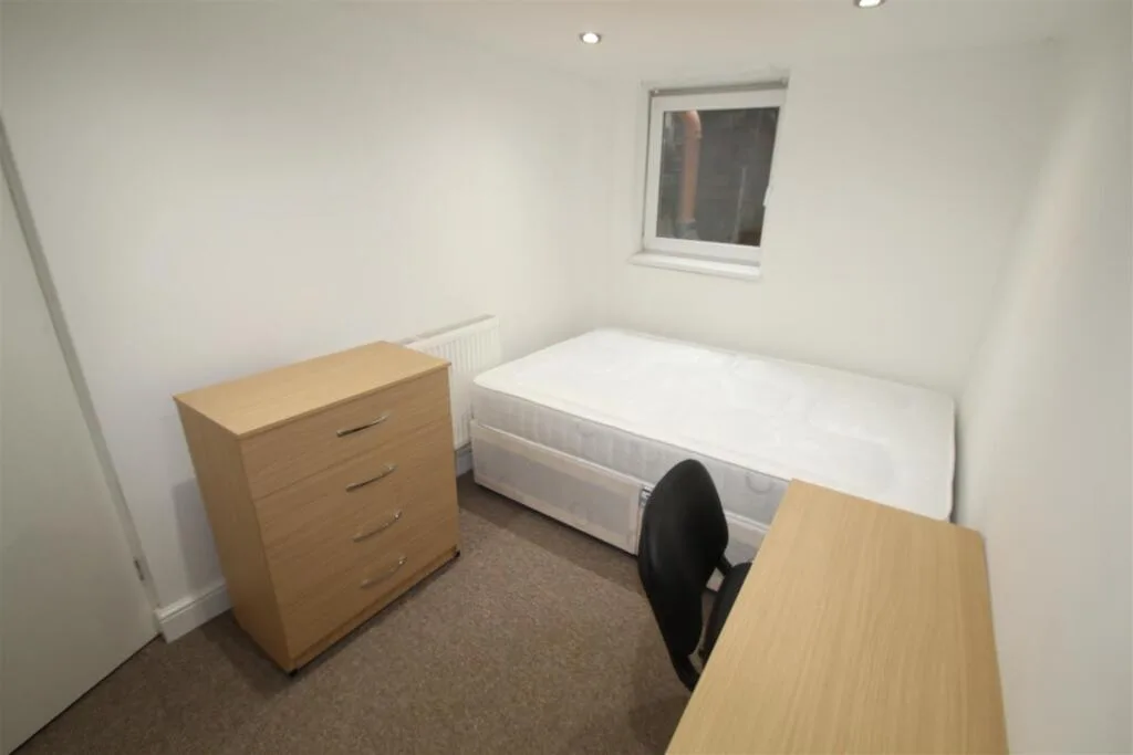 6 bedroom terraced house for rent