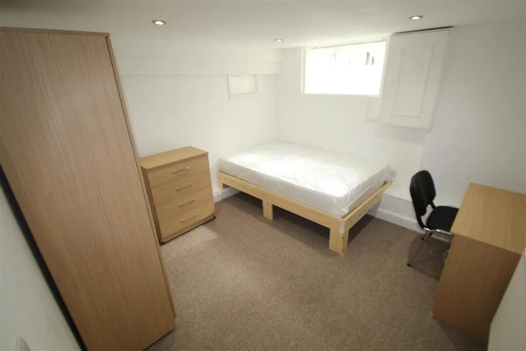 6 bedroom terraced house for rent
