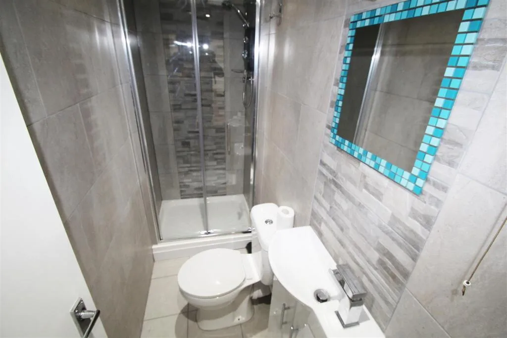 6 bedroom terraced house for rent
