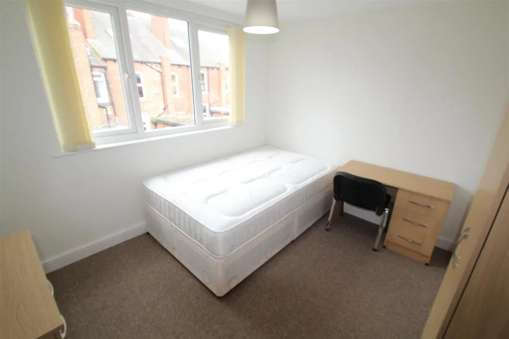 6 bedroom terraced house for rent