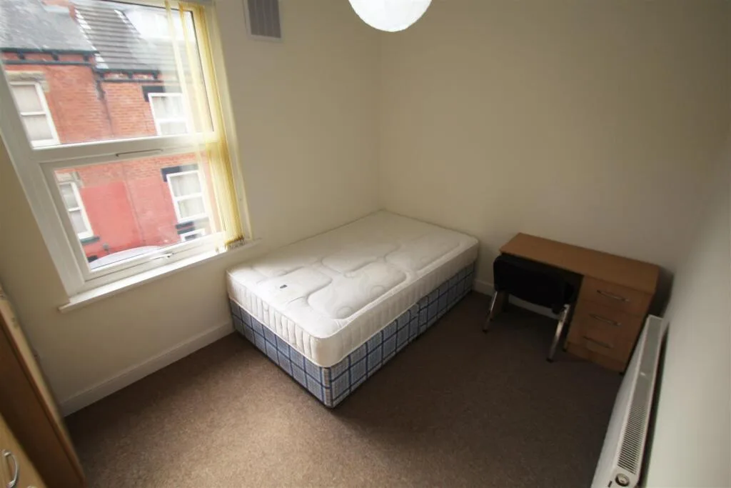 6 bedroom terraced house for rent