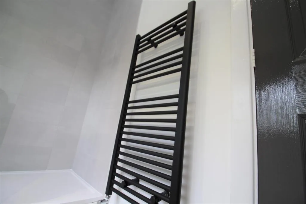 6 bedroom semi-detached house for rent